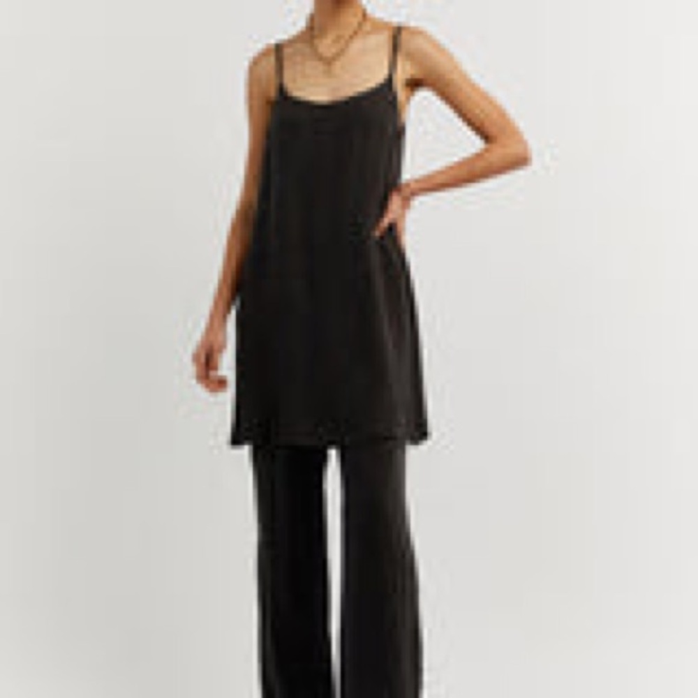 DISSH Black Sleeveless Tunic Top